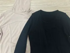 (新品) トップス 2点 (ベージュ タートルネック、黒 ラウンド)