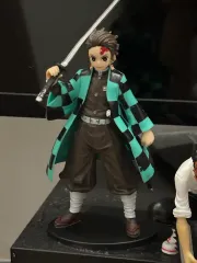 鬼滅の刃 竈門 炭治郎 フィギュア + 竈門 炭治郎 日輪刀 キーホルダー