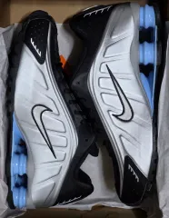 ナイキ ショックス R4 メタリック シルバー ブラック 新品