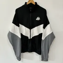 1802 NIKE ウィンドブレーカー