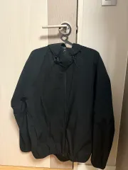 100 GU ブラック ウィンドブレーカー ジャケット