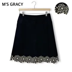 美品 M'S GRACY エムズグレイシー 花柄刺繍スカート エレガント 黒 ブラック レディース 40 L ウール カシミヤ混 日本製 デート セレモニー お呼ばれ 卒園式 卒業式 入学式 ママコーデ 膝丈 パール装飾 Aライン フレア 清楚 上品 高級感