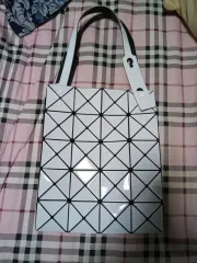 正規品 ISSEY MIYAKE イッセイミヤケ BAO BAO ISSEY MIYAKE バオバオイッセイミヤケ 白 カラット CARAT トートバッグ 新品同様