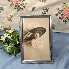 イギリス アンティーク クロームメッキ 写真立て ヴィンテージ写真入り