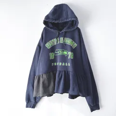 古着リメイクパーカー　ネイビー　紺　ゆったり幅　裾フリル　プリントパーカー　裏起毛プルオーバー  レディーストップス　冬