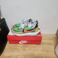 ナイキ サカイ ヴェイパーワッフル グリーン オレンジ