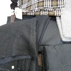 ハギレ 布 生地 まとめ売り 盛り合わせ 約7.3kg 黒系統多め リメイクなどに 手芸材料 現状 中古 R390