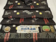 琉球絣 新品黒に近い茶色？ 手織 - メルカリ
