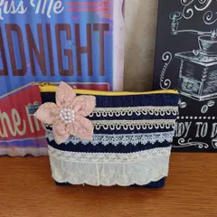 112☆USEDデニムリメイク☆マルチポーチ☆レース飾り☆貯金通帳入れ☆お薬手帳入れ☆文具入れ☆