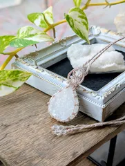 ☆ホワイトシュガードゥルージー☆マクラメ編みネックレス 504・マクラメネックレス