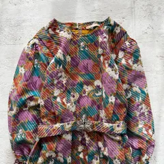 昭和レトロ カラフル総柄長袖ワンピース｜花柄×ストライプ調 共布ベルト付き