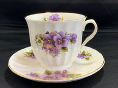 オールドノリタケ 花柄と金彩の優雅なイメージのカップ＆ソーサー