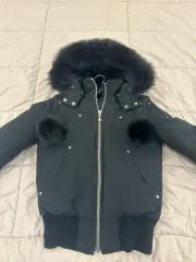 (正規品) Sサイズ MOOSE KNUCKLES ムースナックルズ デビ ブルゾン ダウン ジャケット ショートダウン レディース ブラック