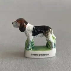 アルトワ犬のフェーブ ※付着物あり／動物／フランス雑貨／陶器ミニチュア／ブロカント／ヴィンテージ／蚤の市／幸運の小さな陶器