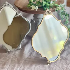 【優雅な輝き】アンティーク調 真鍮スタンドミラー | クラシカルな装飾が美しいテーブルミラー 25cm