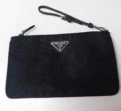 プラダ リナイロン ストラップ ポーチ