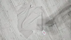 ベージュ 片方オフショルダー 半袖T