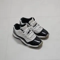 ナイキ エアジョーダン 11 ロー コンコルド 230