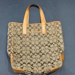 コーチ 　  シグネチャーショルダーバッグ　茶 B25123185