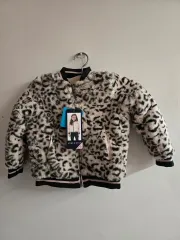 新品 キッズ リバーシブル アウター 4t