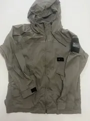 オークリー ウィンドブレーカー