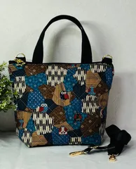 【裁縫ストア・ボヌール】大人かわいい　和柄　ふくろう模様パッチワーク　キルティング生地　ファスナー付きトートバッグ　小ぶり　ショルダーバッグ　 ハンドメイド　再出品/ №500-721