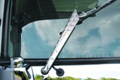 デコトラ・ワイパー羽根飾り・#600ステンレス製（大型車） - メルカリ