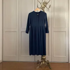 52 INDIVI インディヴィ プリーツ ワンピース ブルー 青 藍色 ネイビー 紺色　BLUE　NAVY　Sサイズ 36 7号 プリーツ　お呼ばれ　デート　オフィスカジュアル　食事会　無地　長袖