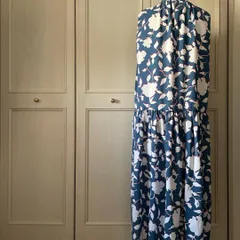 31 IENA イエナ 花柄 ワンピース シャツ ロング 総柄 マキシ シフォン ブルー 青 藍色 ネイビー 紺色　BLUE　NAVY　お呼ばれ　デート　オフィスカジュアル　食事会