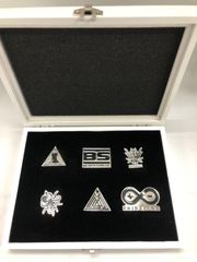 アークナイツ　 サンリオコラボ　コンプリート　PU革ピンバッジ アークナイツ サンリオコラボ コンプリート PU革ピンバッジ - メルカリ