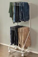 高さ128cm】 【幅44cm 収納 スリム キャスター付き 2段 大容量 20本掛け 衣類 ズボンハンガー 隙間 収納 ハンガー パンツラック スカートハンガー クローゼット ボトムスハンガー スラックスハンガーラック ステンレス デニムラック 取り外し簡単