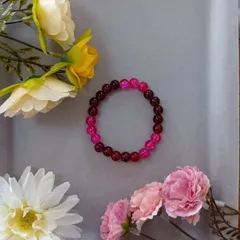 ダークレッド×ビビッドピンク ミックスビーズブレスレット（16cm）／ハンドメイド・艶あり・シンプルデザイン