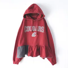 古着リメイクパーカー　ゆったりサイズ　エンジ×グレー　ワッペンロゴ　裾ギャザーフリル　裏起毛プルオーバー　フーディー　冬