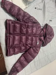 THE NORTH FACE ザノースフェイス レディースダウン カラーはバーガンディ カラー 700フィルパワー 商品