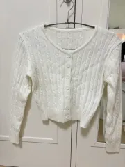 ケーブル編みニットカーディガン