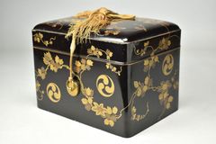 セール（7日まで）蒔絵　二段箱　九枚笹　家紋　竹中半兵衛 蒔絵 二段箱 九枚笹 家紋 竹中半兵衛 - メルカリ