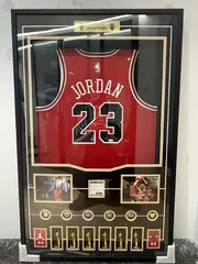 マイケル・ジョーダンNBA 50周年記念 BULLS JORDANシカゴ・ブルズ ユニフォーム 額付き