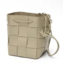 ボッテガヴェネタ / BOTTEGA VENETA　スモール カセット クロスボディバケットバッグ　680218　 イントレチャートレザー　カーキ 【中古】 商品番号 S-159925