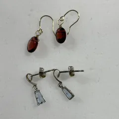 ★  K10/K14WG刻印 ゴールド 両耳ピアス 赤石ゴールド ライトブルー石ホワイトゴールド 2セットまとめ 総重量0.94g アクセサリー 現状品 0.0009kg