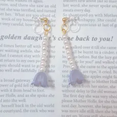 「ハンドメイド フラワーとパールのフックピアス ブルーベリーブルー」 ビーズ 可愛い 大人っぽい 優しい  キュート フェミニン ナチュラル シンプル デート イベント 推し活