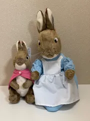 ピーターラビットシリーズぬいぐるみセット ミセスラビット(ミディアム)＋フロプシー(スモール) 新品未使用品 【クーポン利用で1,800円】
