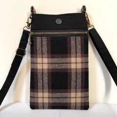 【ラスト1点!!】スマホポシェット  大きなチェック柄 黒 ショルダーストラップ付き