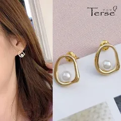 ピアス レディース 耳飾り パール オーバルデザイン 楕円 モダンデザイン ミニマル シンプル 上品 エレガント 大人可愛い 食事会 女子会 セレモニー ファッション小物 高級感 軽やか 上質感 彼女へ 大人 贈り物 送料無料 即購入OK 最短当日〜翌日発送