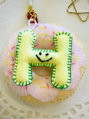 フェルトドーナツのイニシャルキーホルダーＤ-１　ストラップ　チャーム