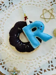 フェルトドーナツのイニシャルキーホルダー　Ｄ－２　ストラップ　チャーム