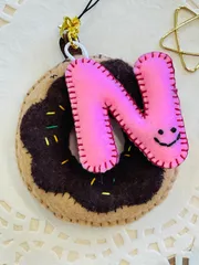 フェルトドーナツのイニシャルキーホルダー　Ｄ－７　ストラップ　チャーム