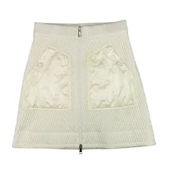 美品★MONCLER・モンクレール【GONNA】ブランドロゴタグ付き キルティングデザイン フロントジップ ナイロン 中綿入り スカート 2022年モデル (42/約L相当) ブランド 冬物 カジュアル オシャレ ホワイトのサムネイル