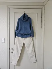 青 タートルネック ニット