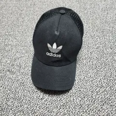 アディダス ブラック メッシュ ベースボールキャップ