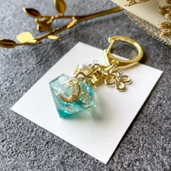 アパタイトのオルゴナイト風キーホルダー  (ハンドメイドアクセサリー)